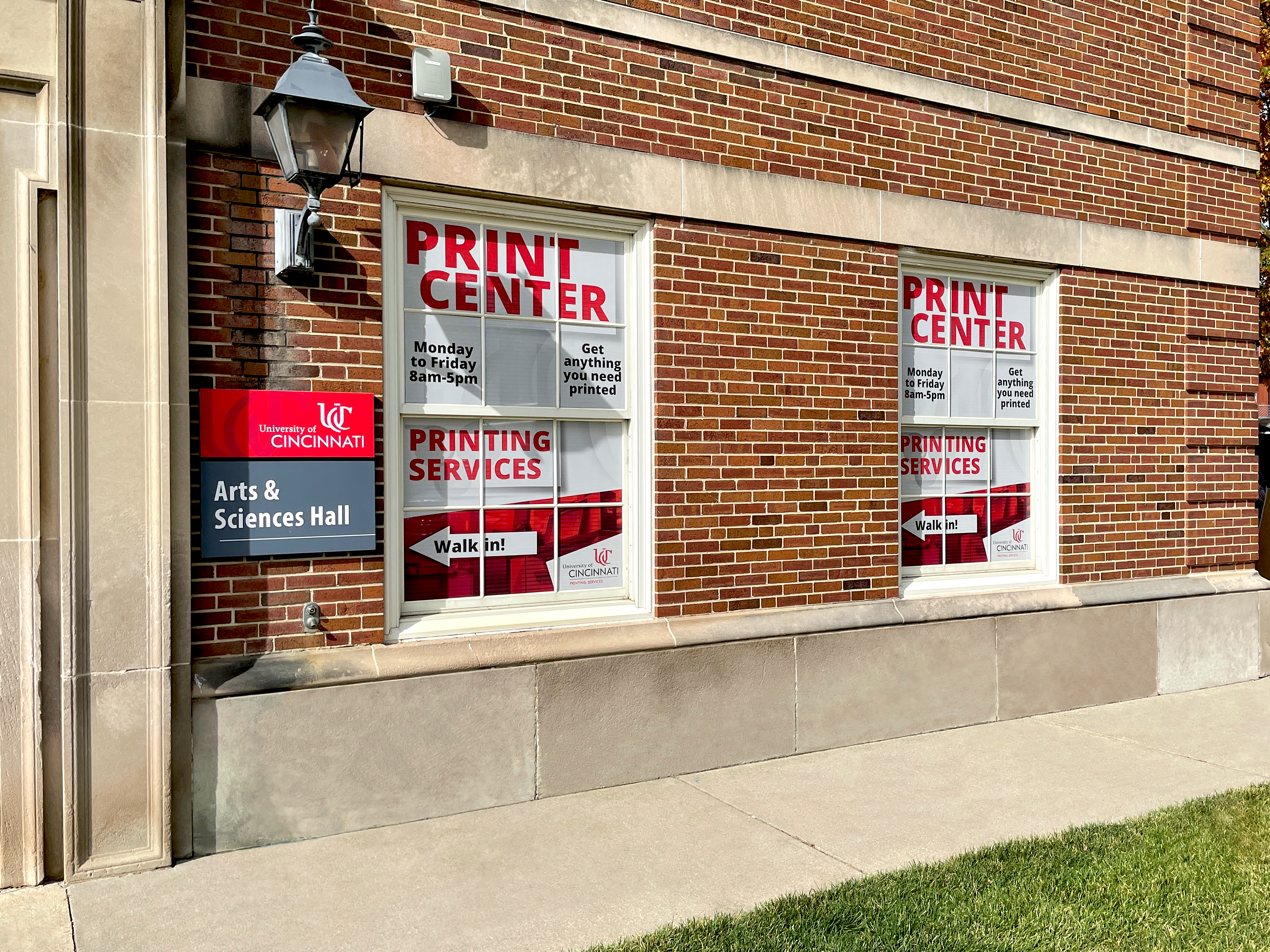 Entrance to print center at Arts & SCiences Hall at the Hanna Hall door