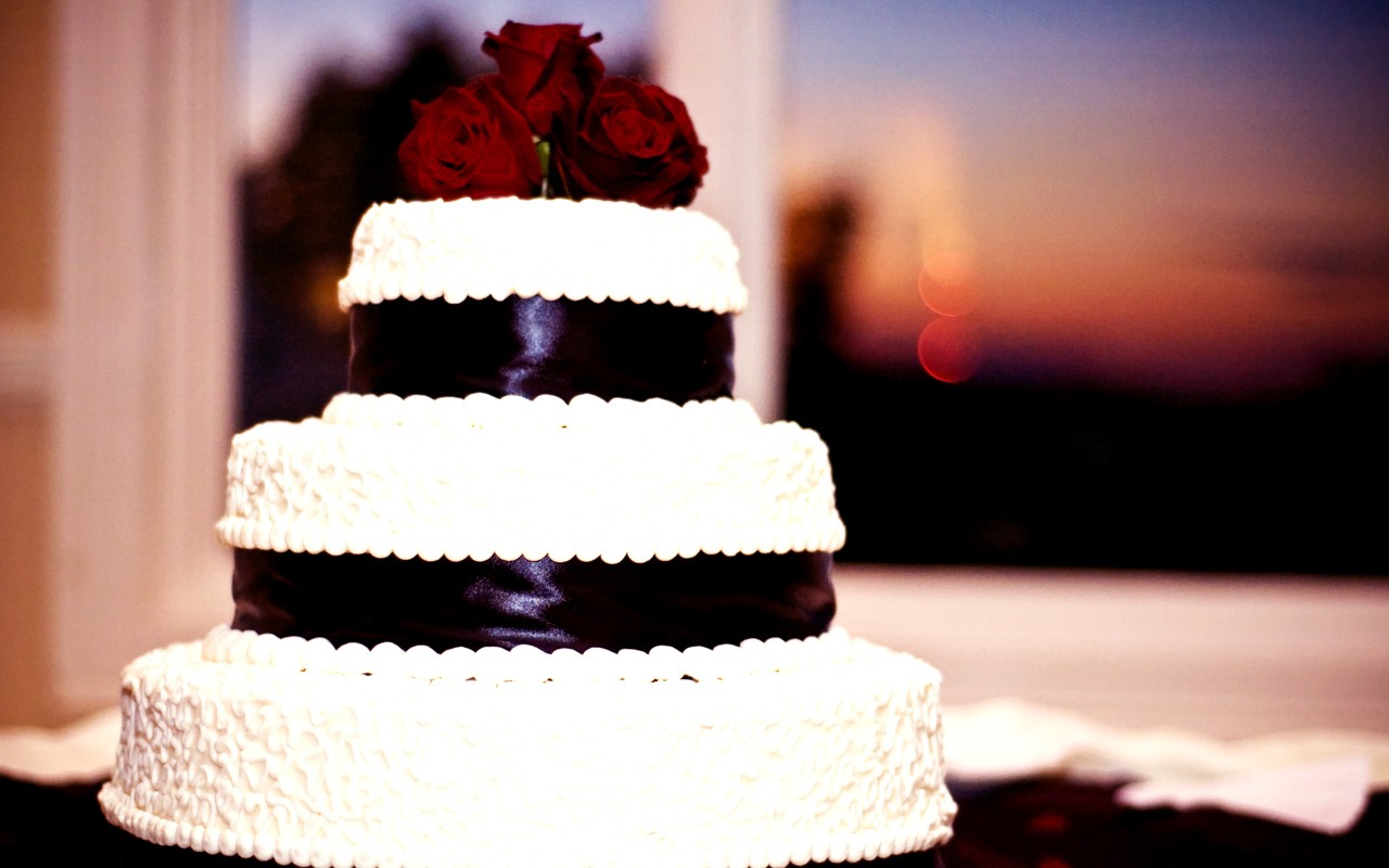 Wedding cake decorated in red and black