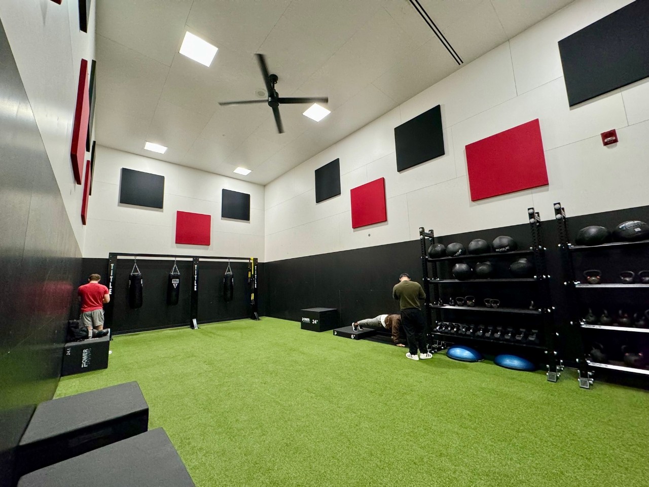 30-minute workout area includes 10 stations, each with a different machine or activity
