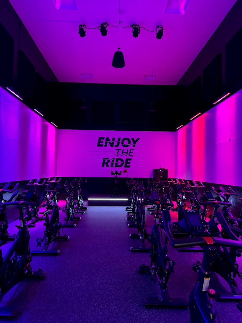 30-minute workout area includes 10 stations, each with a different machine or activity