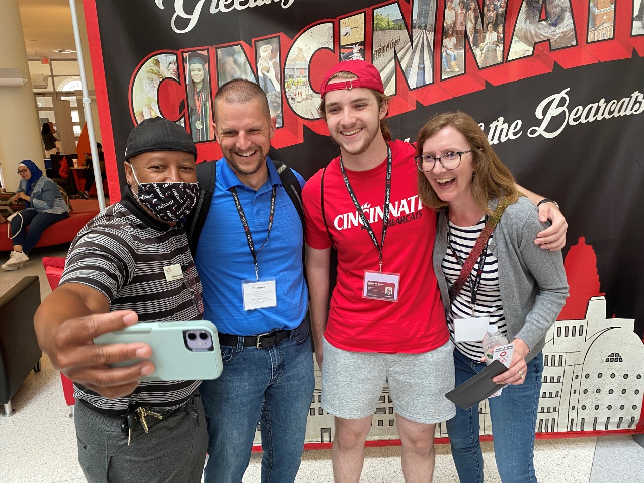 Family members pose with Assistant Dean Daniel Cummins at Orientation