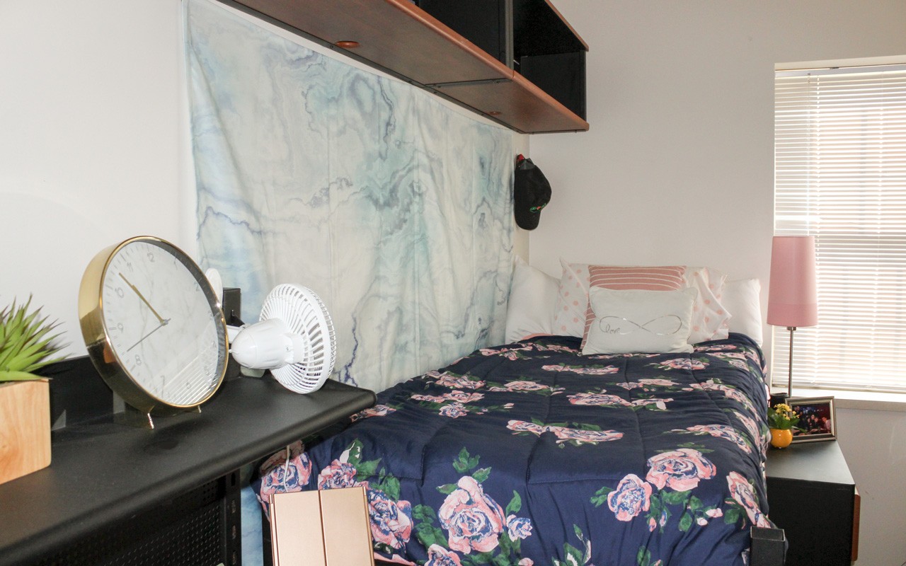 Bed in room of Stratford Hall triple suite