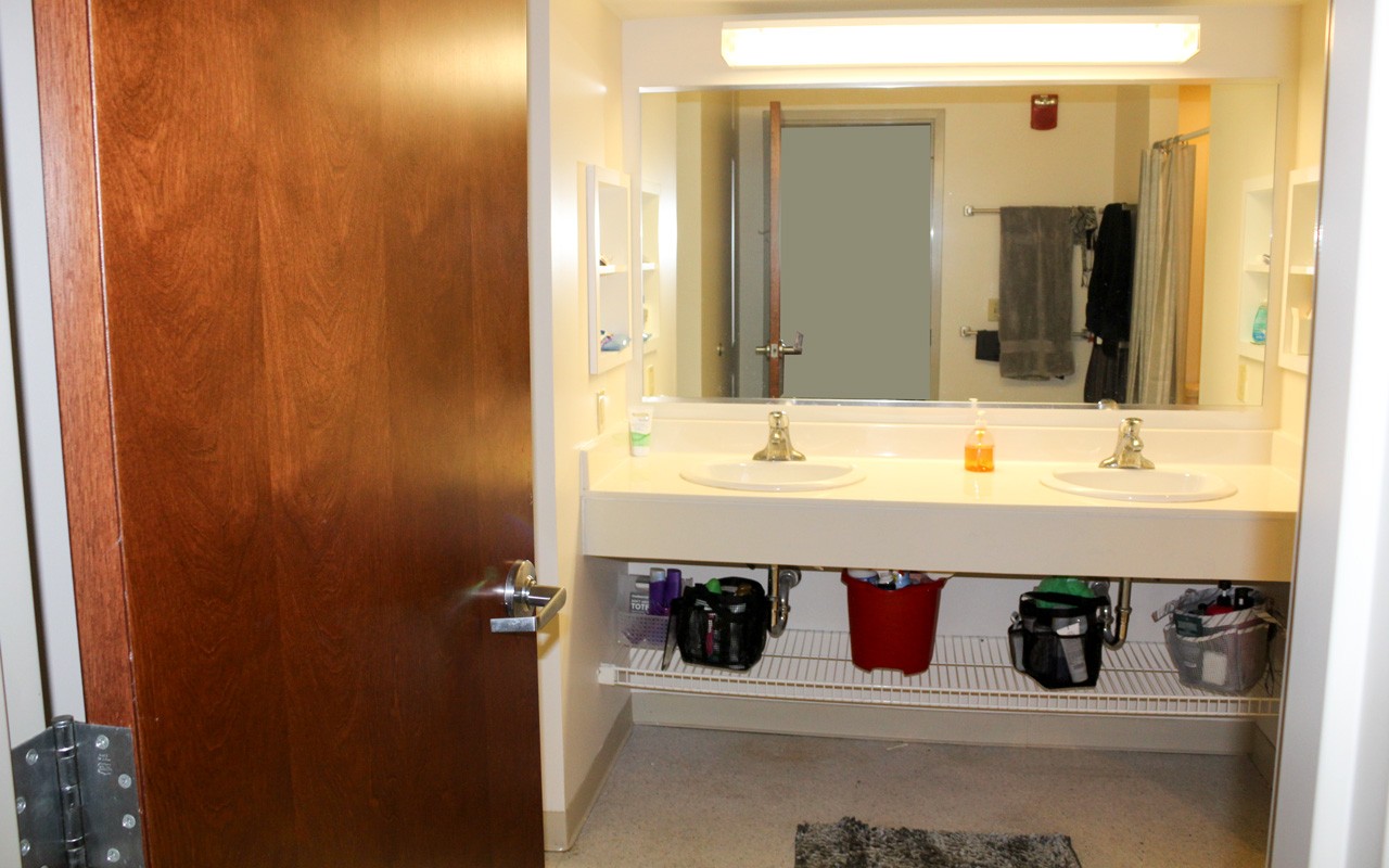 Bathroom in Stratford Hall triple suite