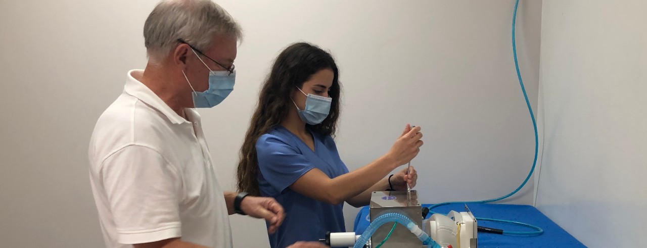 UC student Jacquelyn Chapman works with biomedical engineering professor Peter Campbell.