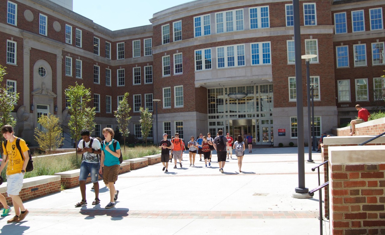 Students walking across campus near Teachers-Dyer