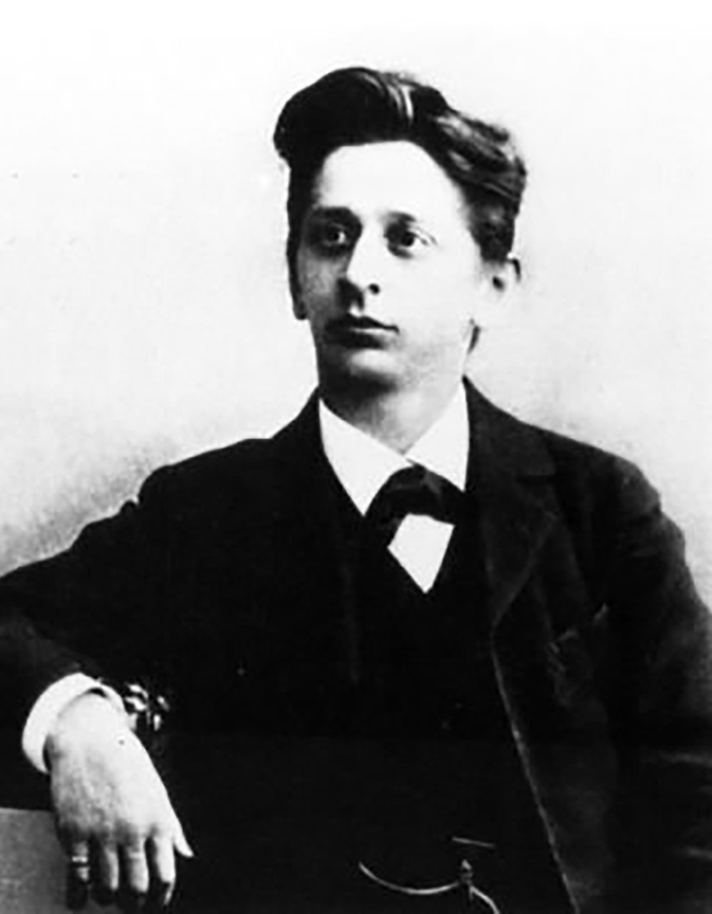 A black and white photograph of composer Alexander Zemlinsky.