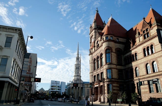 view of Cincinnati city hall on a sunny day