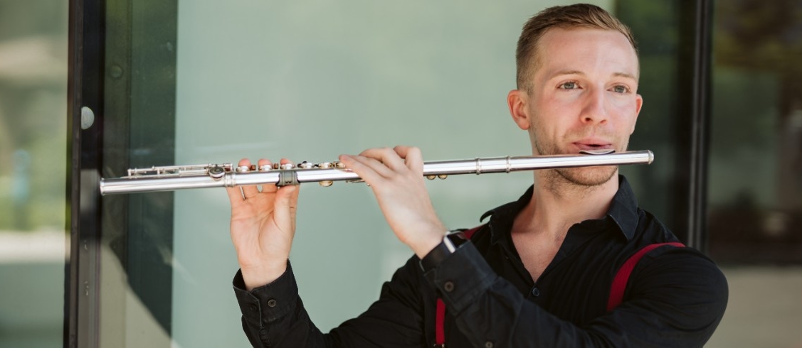 Vincenzo Volpe playing the flute