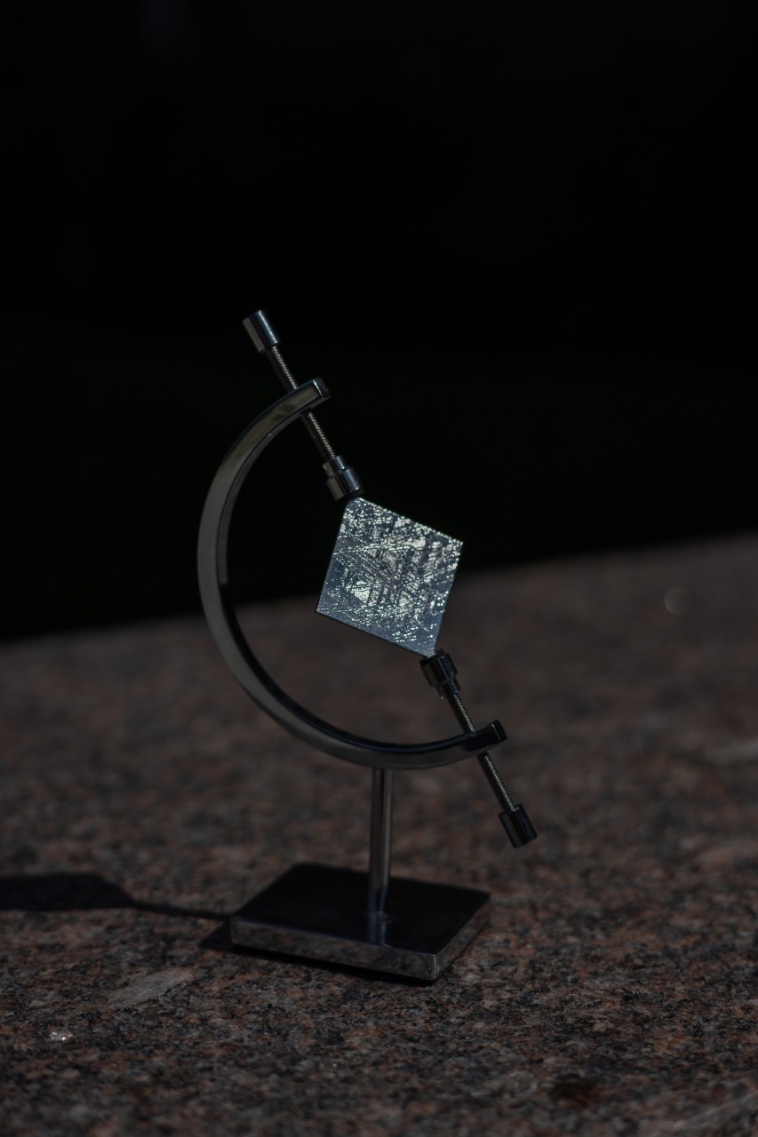 Image of meteorite piece containing tetrataenite. 