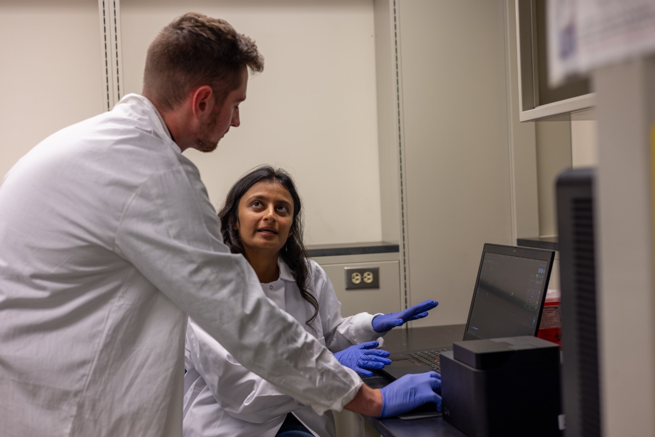 Students Maulee Sheth and Maksym Krutko work with the ONI Nanoimager. 