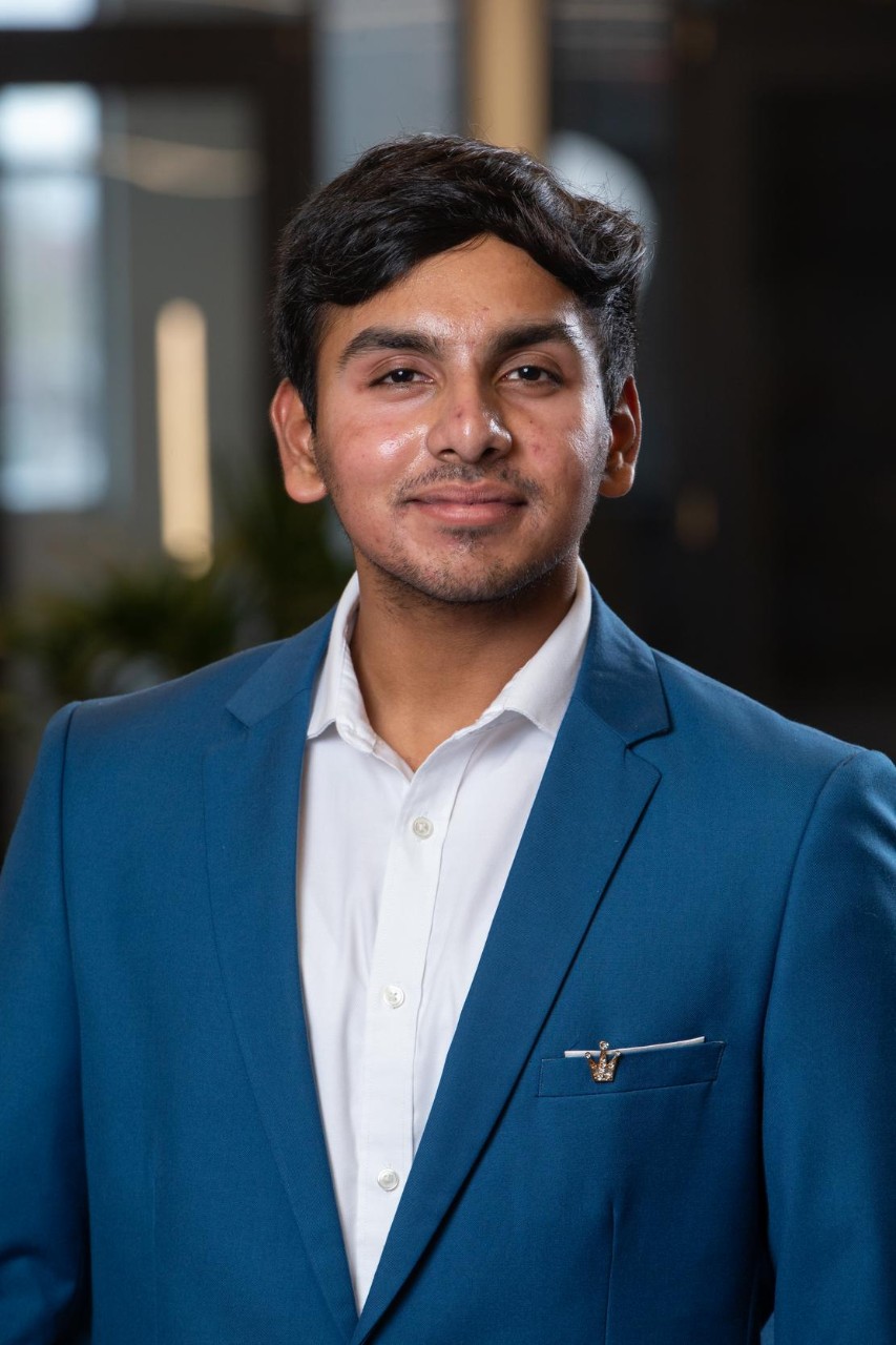 Mallika Desai with members of Parkinson’s Together, a student nonprofit organization Desai founded that focuses on interdisciplinary approaches to improve the lives of patients with Parkinson’s.