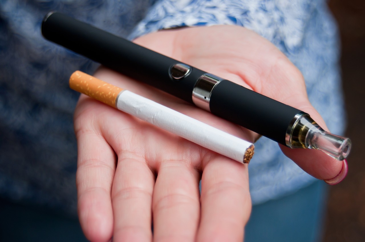 vape pen and cigarette 