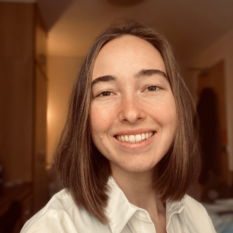 Lynn Pickering headshot