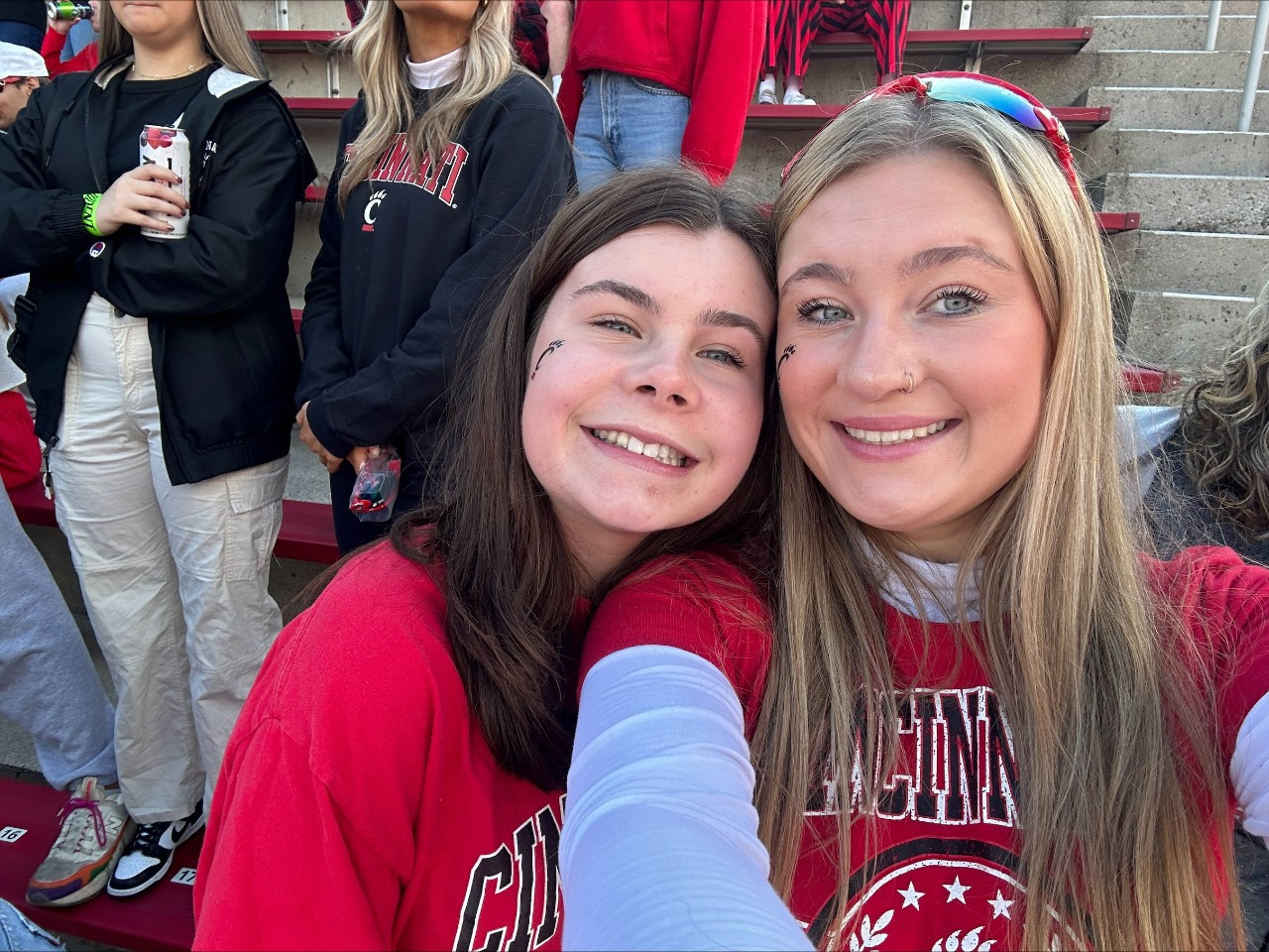 LtoR Kasey Wares with sister Amelia Wares. Photo/Amelia Wares