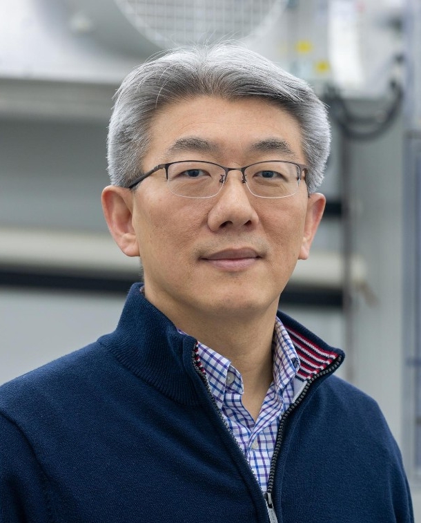 UC Chemical Engineering Professor Joo-Youp Lee has developed a promising way to remove carbon dioxide directly from the atmosphere.