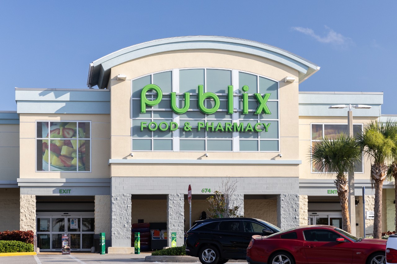 image of a Publix grocery store