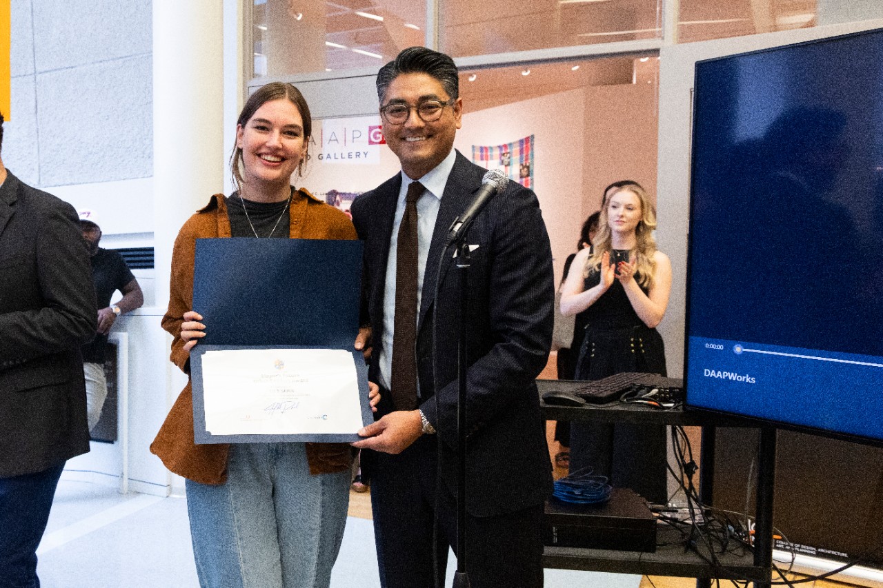 Cincinnati Mayor Aftab Pureval with student Sider 