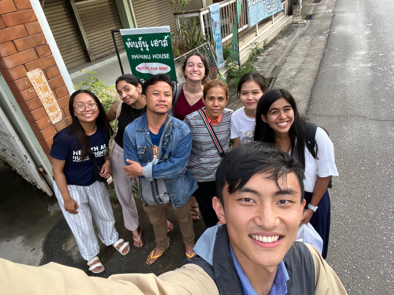 Perry Li and other interns, along with their coordinators, in Thailand