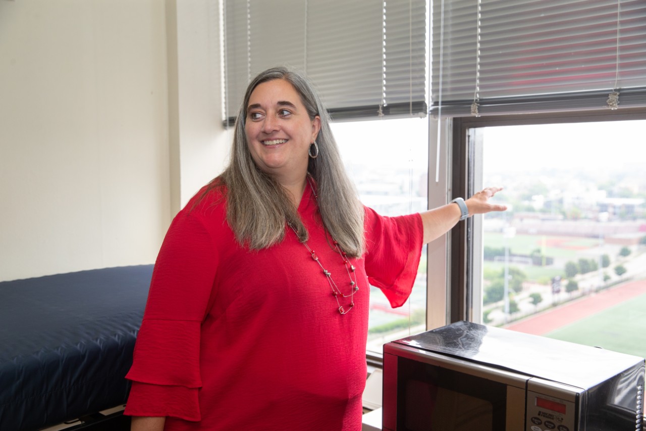 First Lady Dr. Jennifer Pinto tours Siddall Hall, where she lived as a UC student.