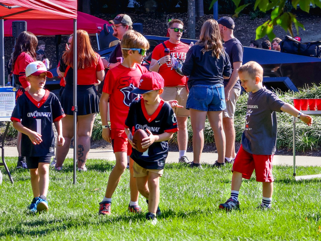 University of Cincinnati 2025 Family Weekend. UC families attended the GRIDiron Tailgate on Sigma Sigma Commons.